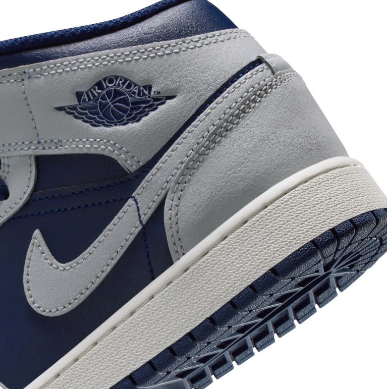 Air Jordan 1 Mid – Wolf Grey / Midnight Navy